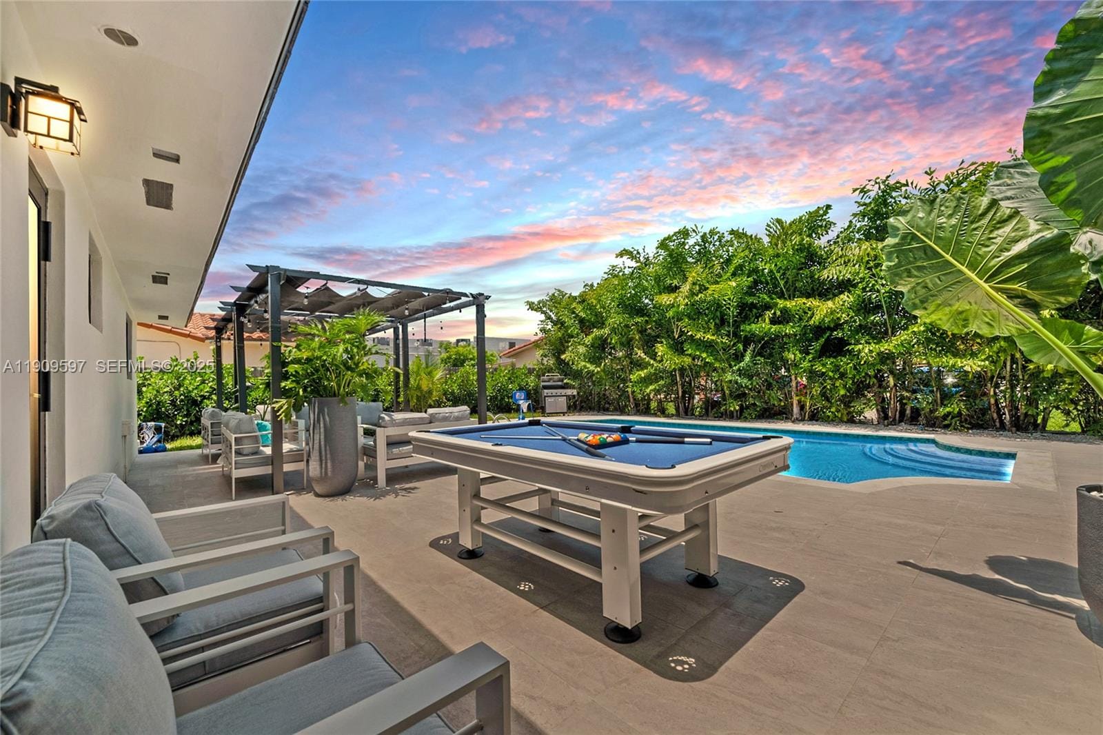 2585 SW 108th Avenue, Miami, FL 33165