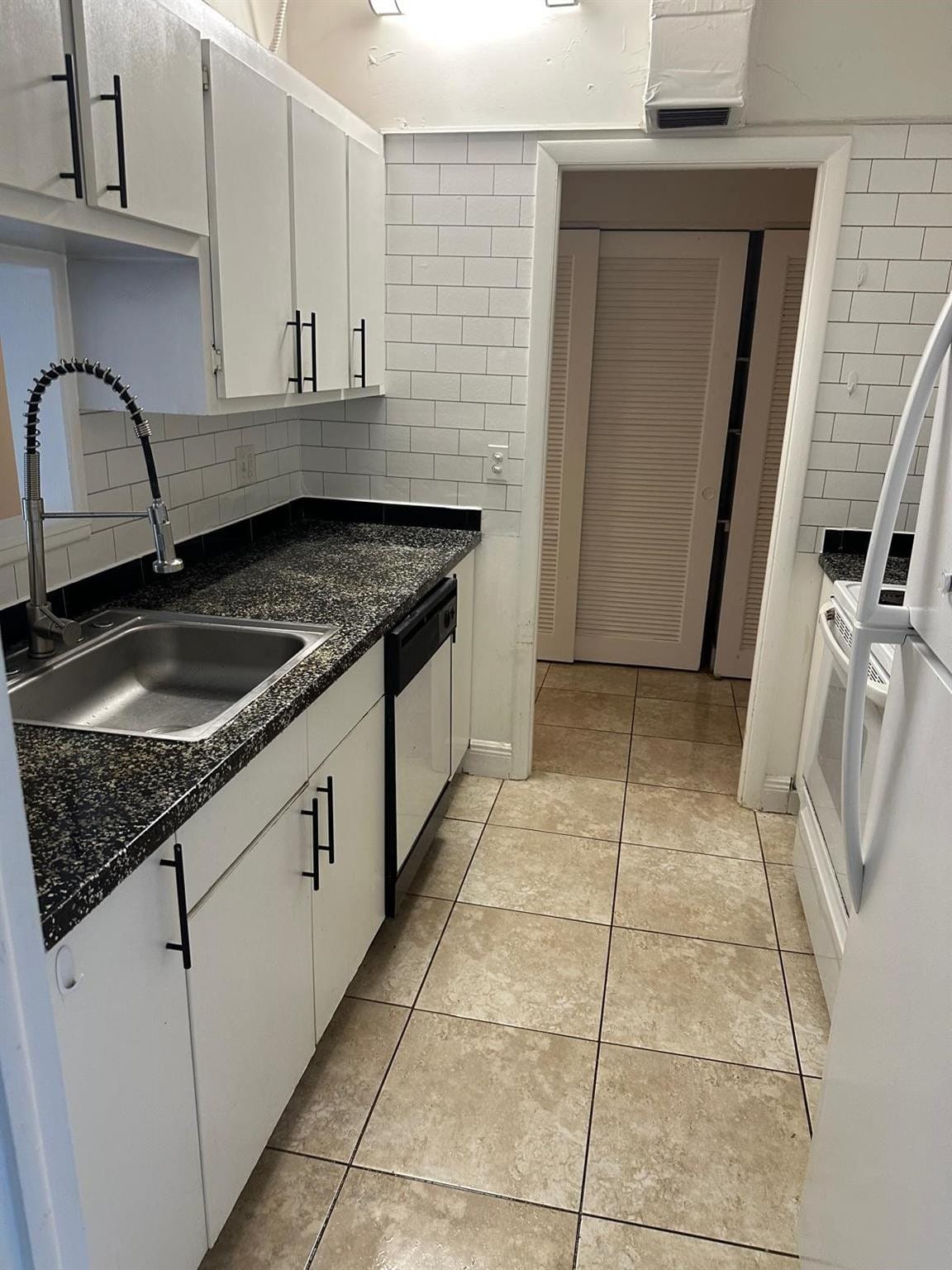 400 N Riverside Drive 102 — photo 2
