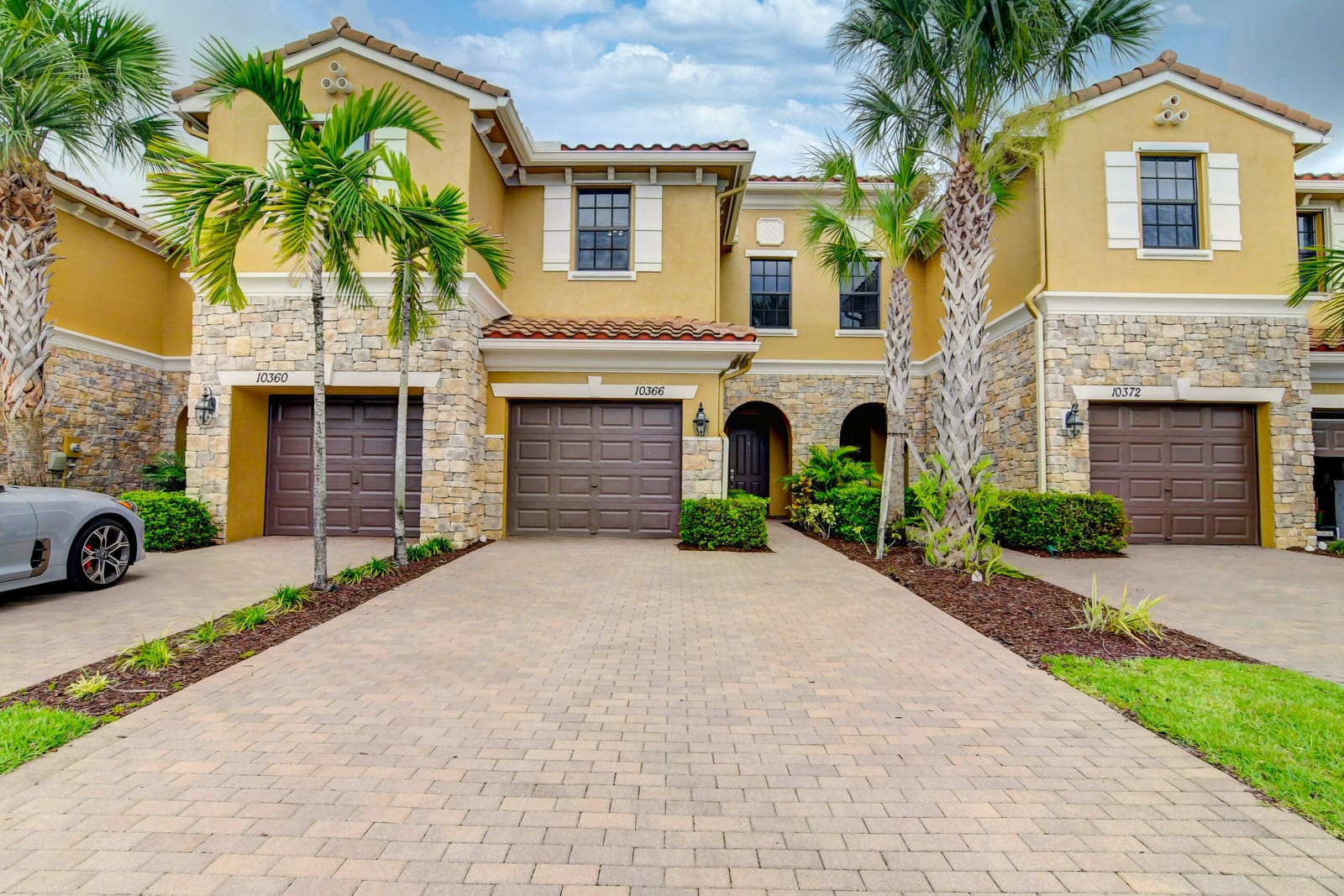 10366 Wellington Parc Drive — photo 2