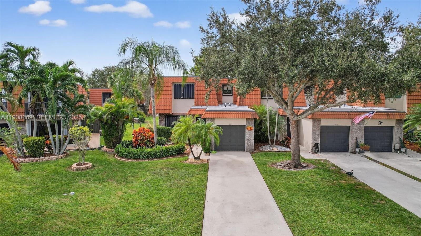 1413 SW 109th Way, Davie, FL 33324