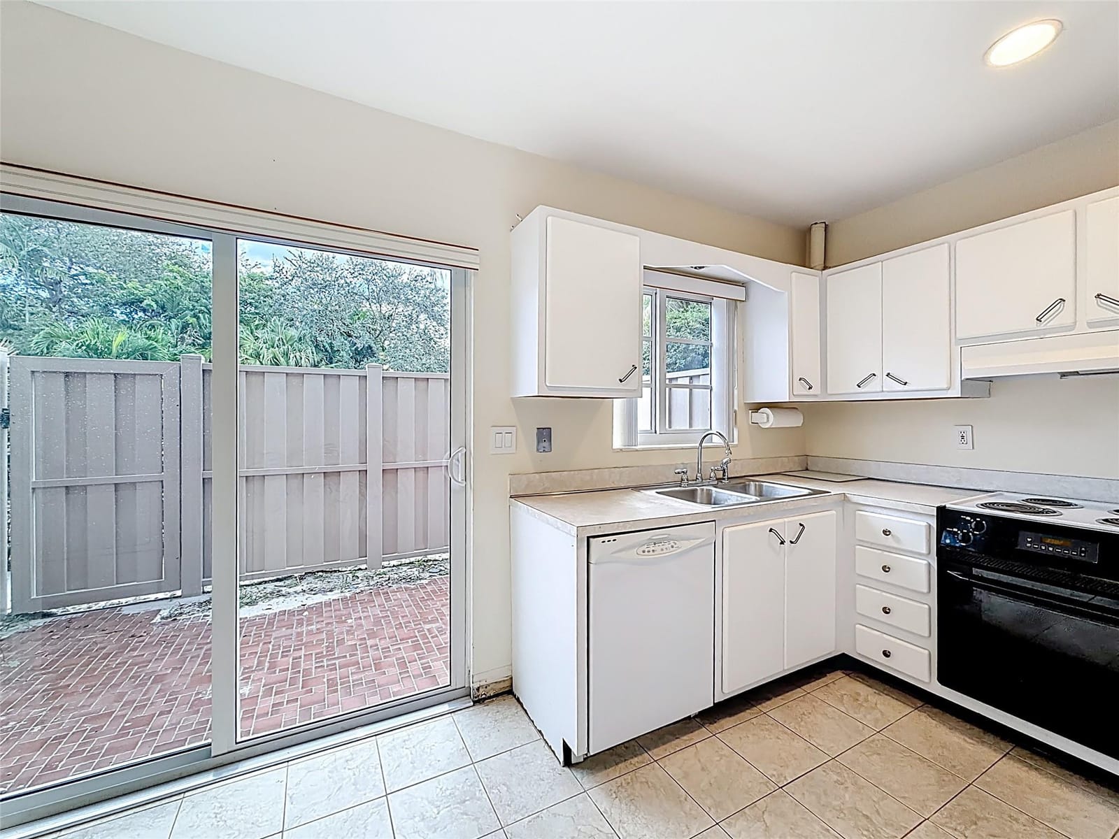 79 NE 20th Court — photo 3