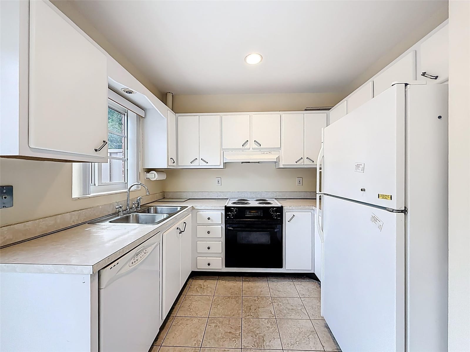79 NE 20th Court — photo 7