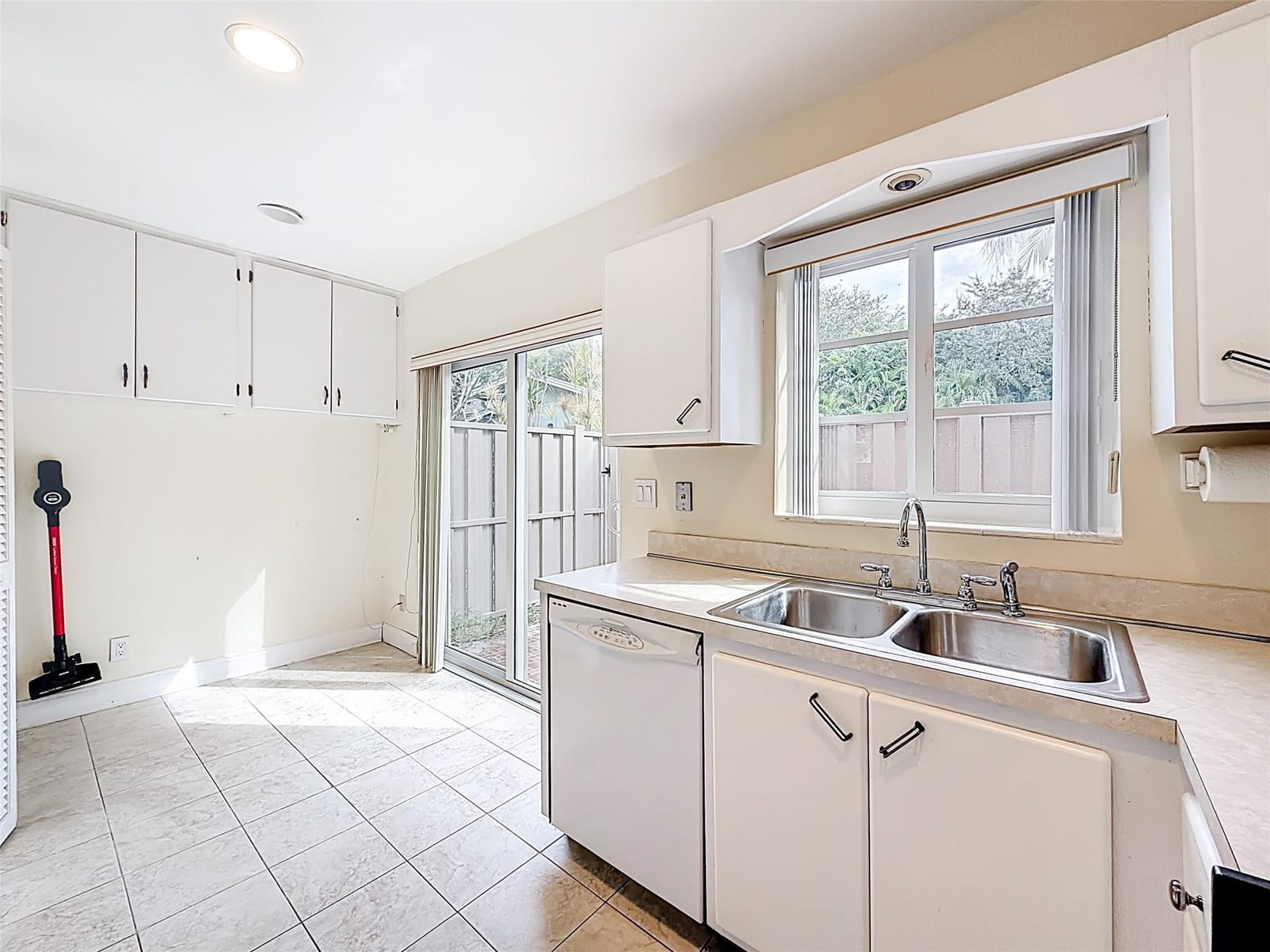 79 NE 20th Court — photo 8