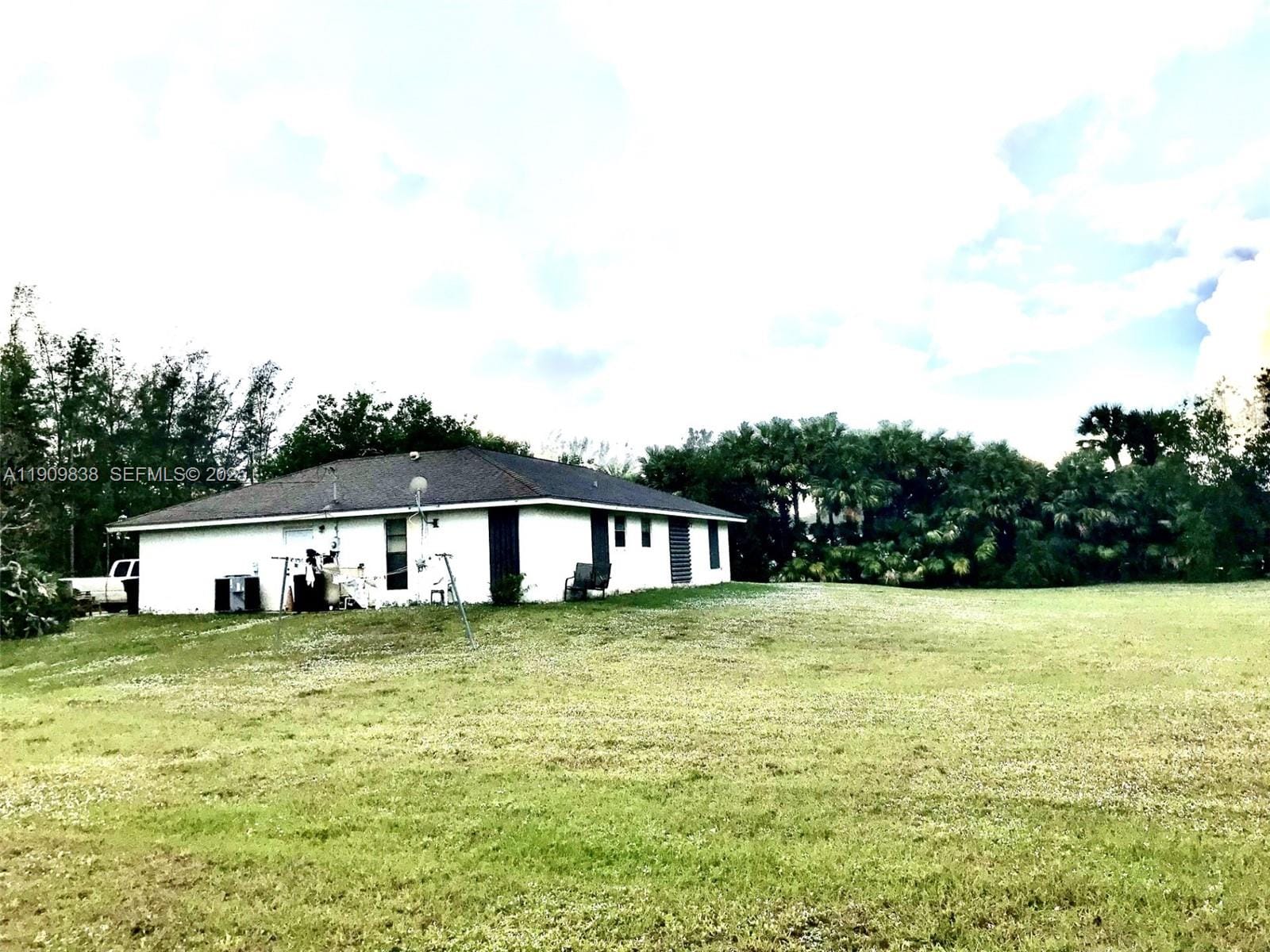 16933 W Harlena Drive — photo 3