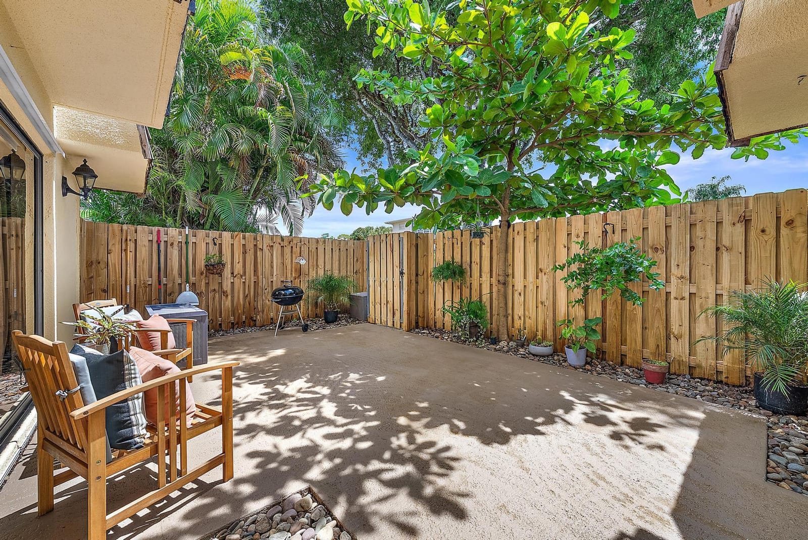 226 Lake Arbor Drive, Palm Springs, FL 33461 photo 4