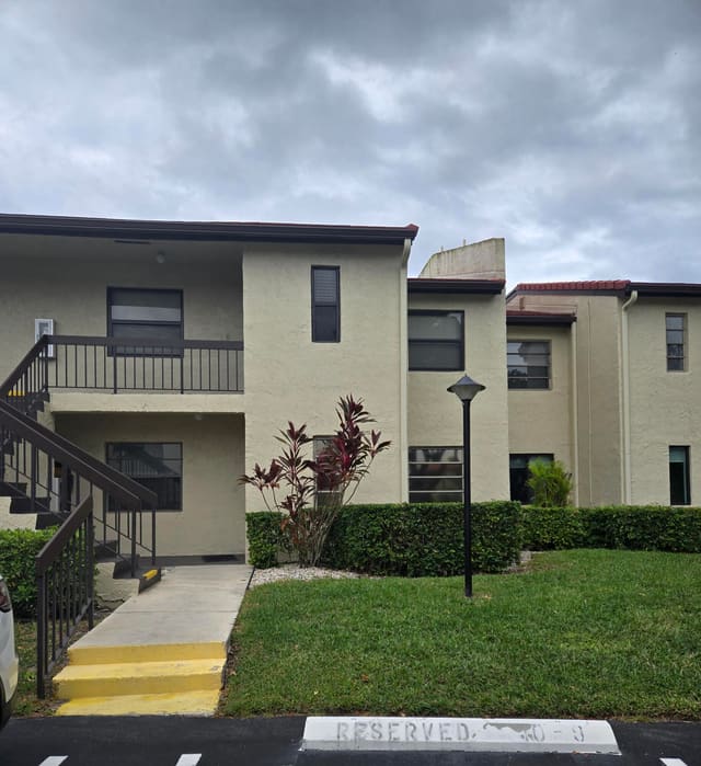 21213 Lago Circle G, Boca Raton, FL 33433