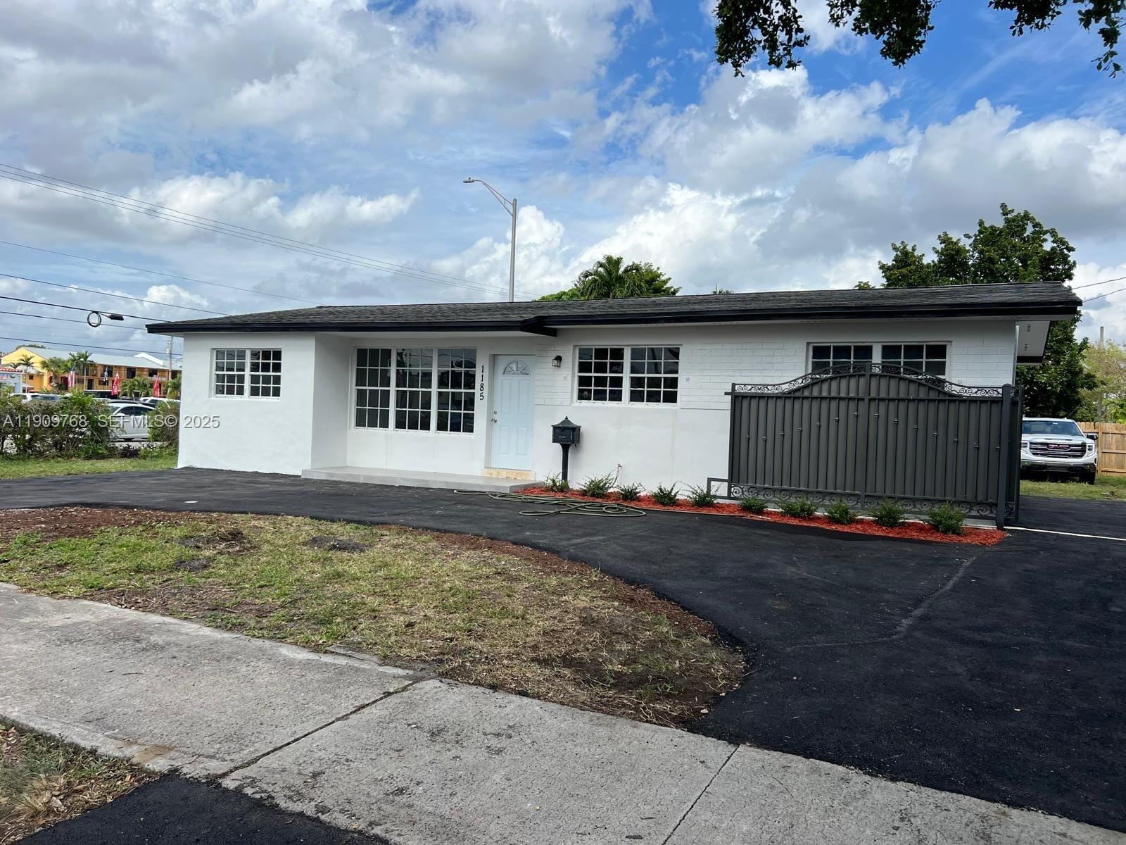 1185 W 50th Street, Hialeah, FL 33012
