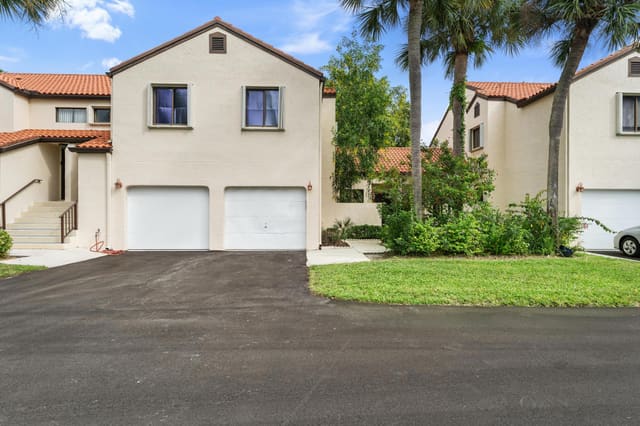22 Via De Casas Sur 102, sold in South Lake Condo, Boynton Beach, FL