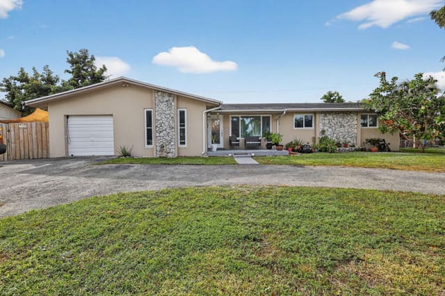 1910 SW 98th Terrace, sold in Everglades Sugar Land C, Miramar, FL