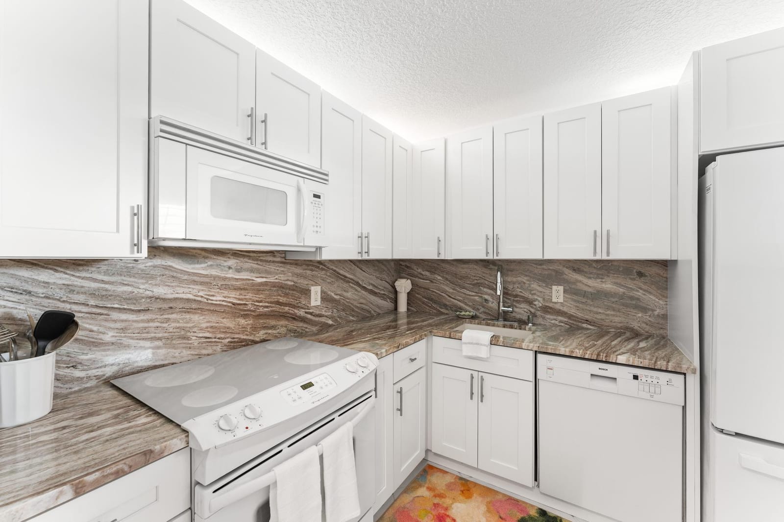 2669 S Garden Drive 403 — photo 4