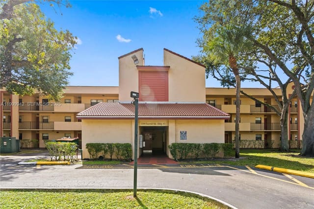 3199 Foxcroft Road 314, Miramar, FL 33025