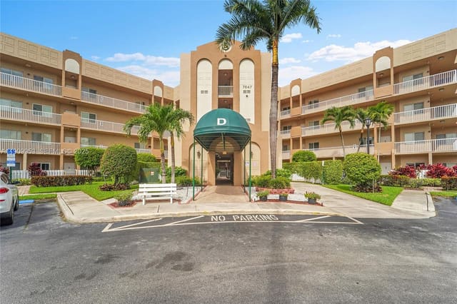 7647 Southampton Terrace 403, Tamarac, FL 33321