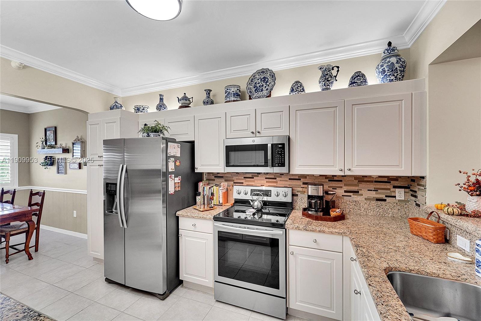 7647 Southampton Terrace 403 — photo 9