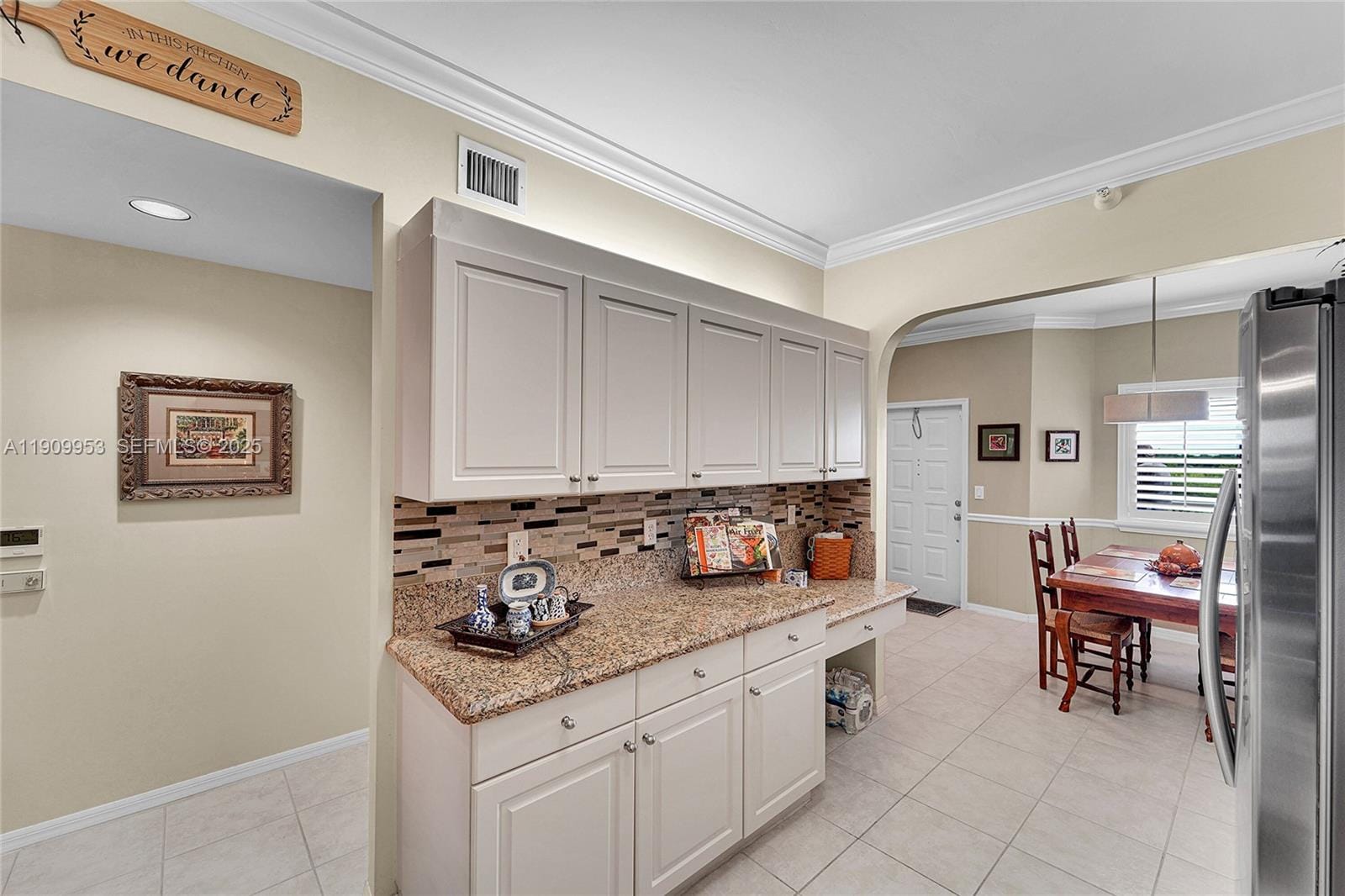 7647 Southampton Terrace 403 — photo 10