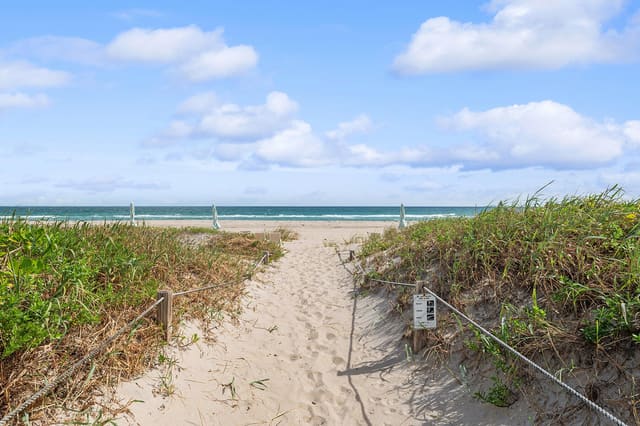 2565 S Ocean Boulevard 1180, sold in Palm Beach Whitehouse, Palm Beach, FL