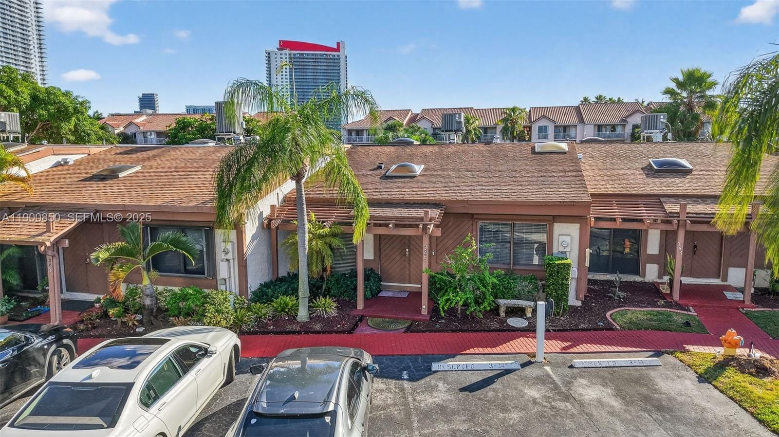 345 Leslie Drive — photo 4