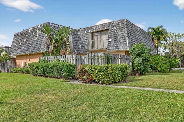 306 Lake Arbor Drive, sold in Lakewood, Palm Springs, FL