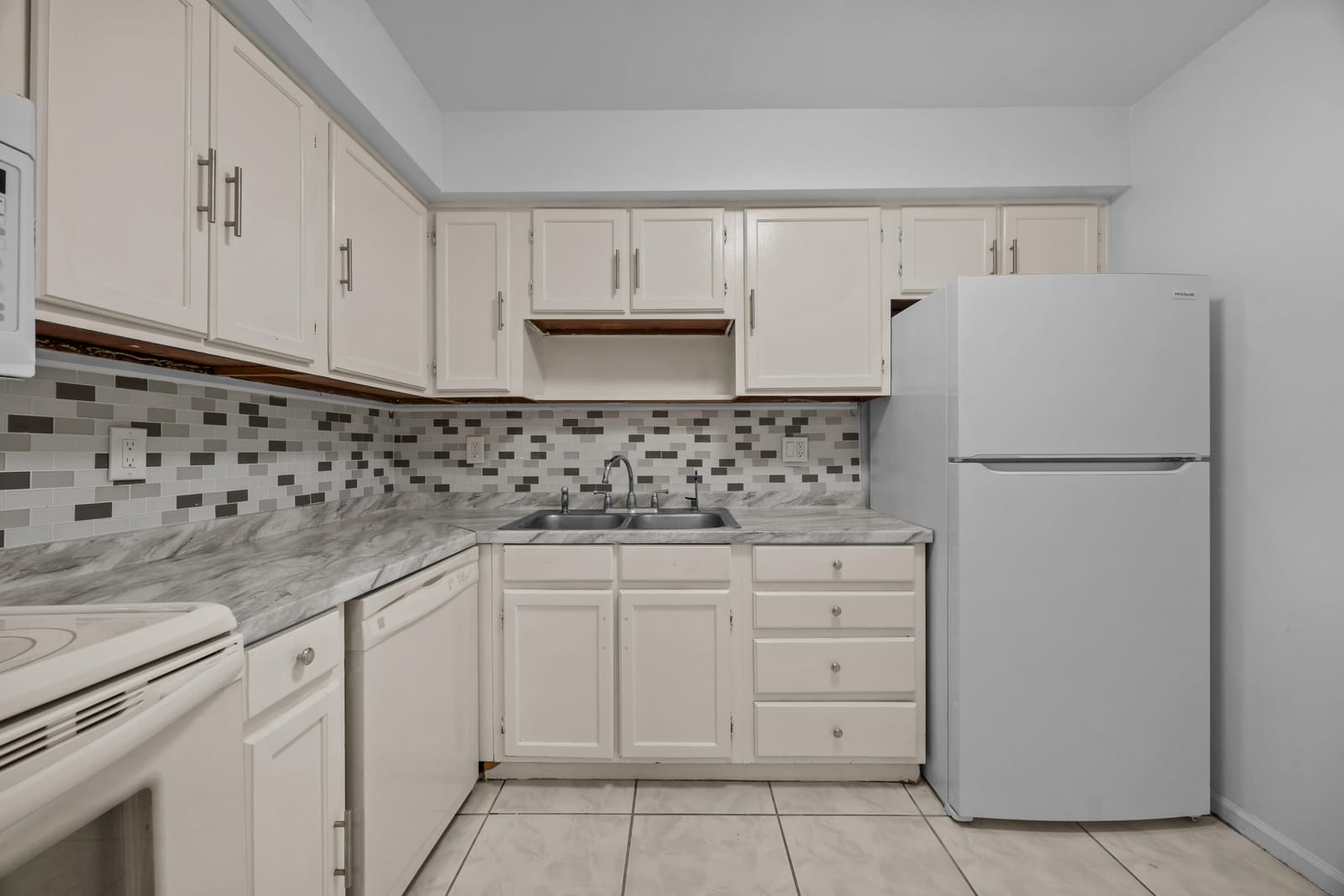 9905 Pineapple Tree Drive 210 — photo 3
