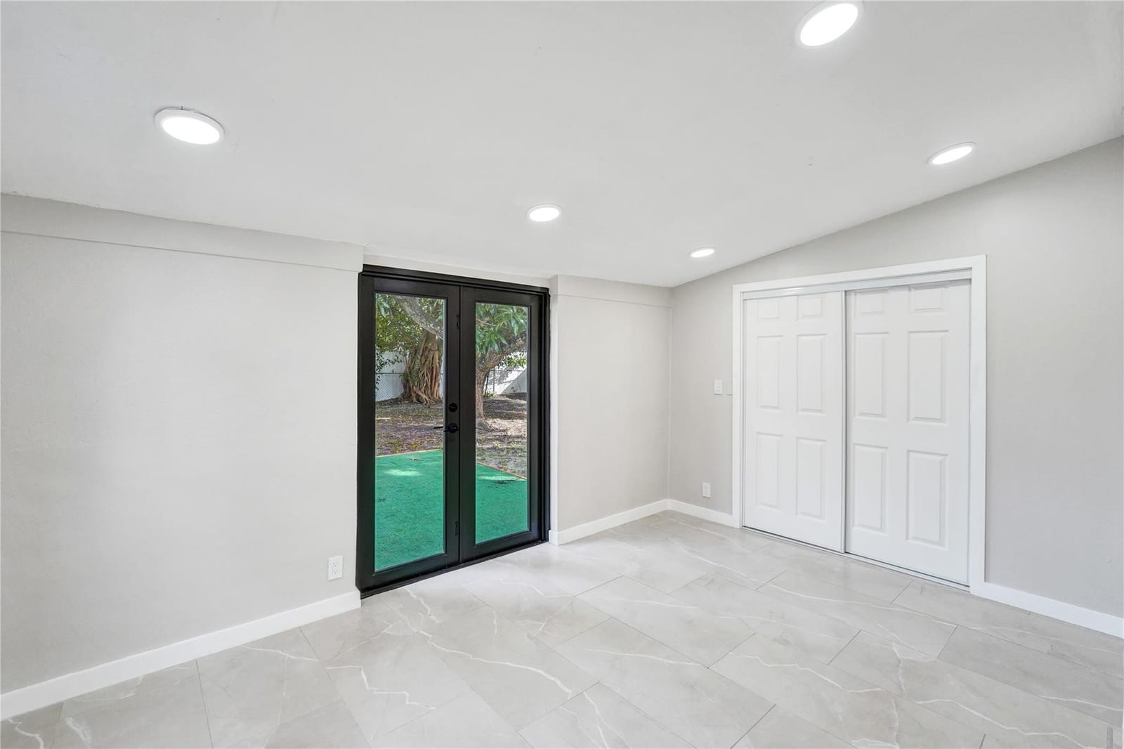 37 NE 26th Street, Wilton Manors, FL 33305 photo 10