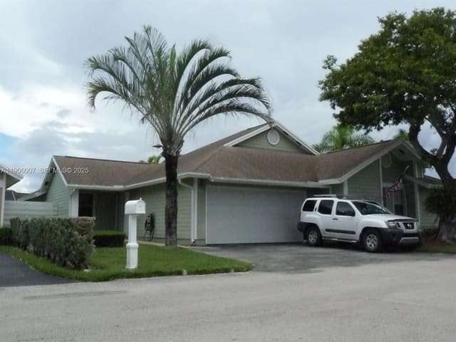 10184 SW 139th Place, sold in Royal Glen, Miami, FL