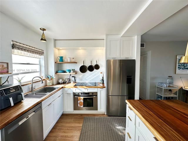7850 Byron Avenue 307, sold in Byron Gardens, Miami Beach, FL