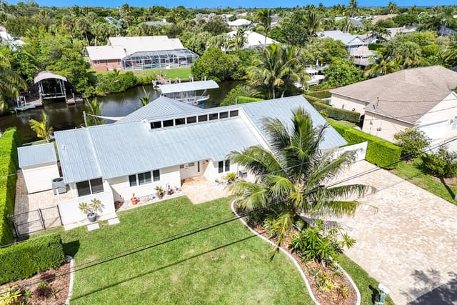 8295 SE Palm Street, Hobe Sound, FL 33455