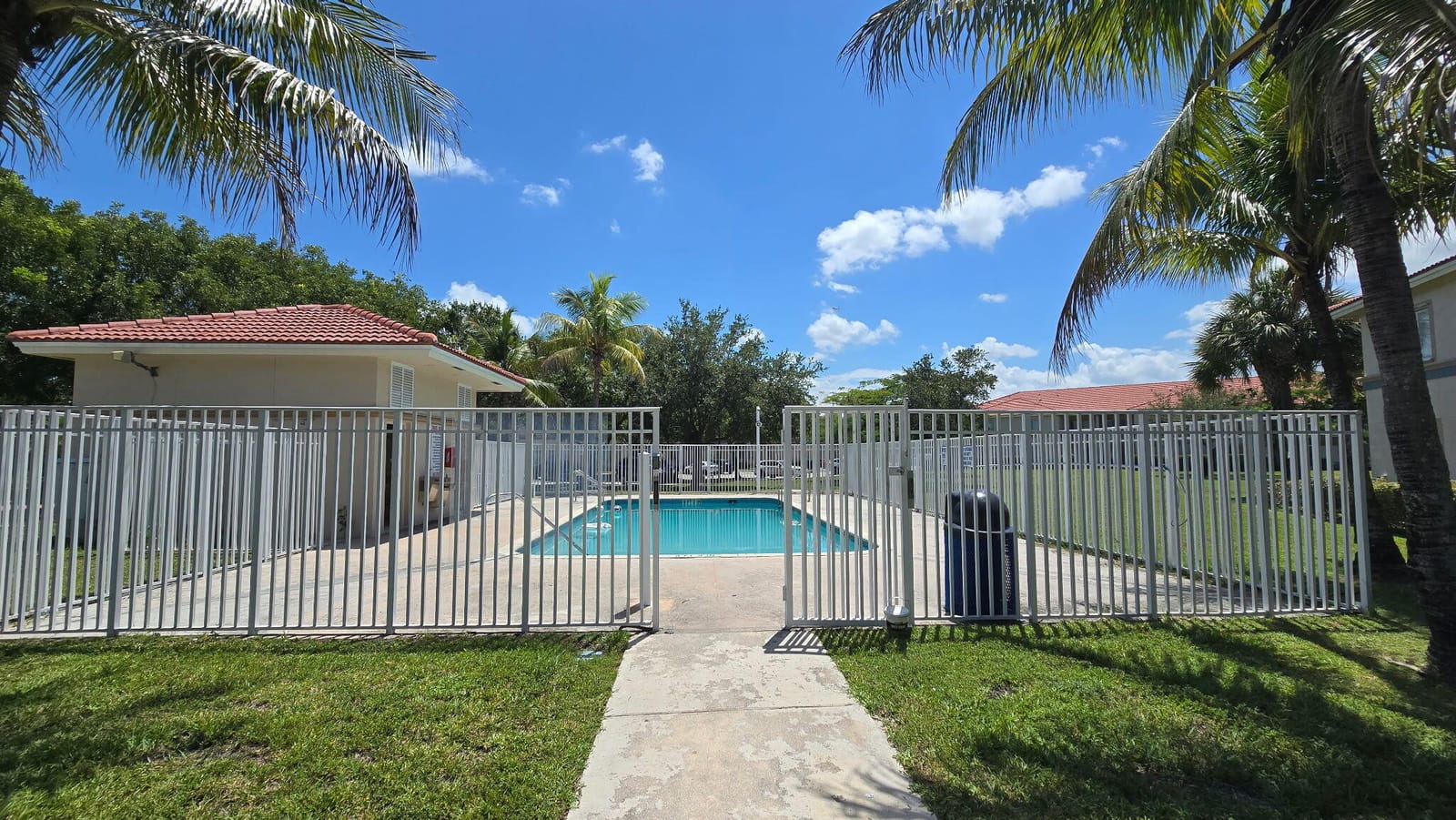 1161 Golden Lakes Boulevard 1311 — photo 1