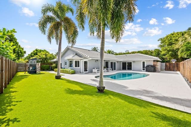 3011 NE 51st Street, Lighthouse Point, FL 33064