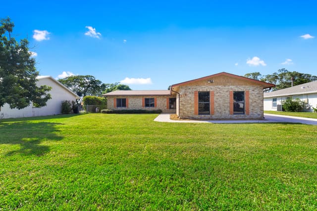 215 Sandpiper Avenue, sold in Willows, Royal Palm Beach, FL