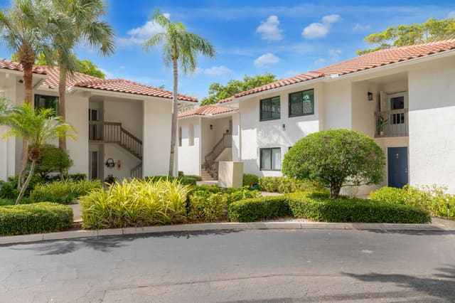 50 Pelican Pointe Drive 204, Delray Beach, FL 33483