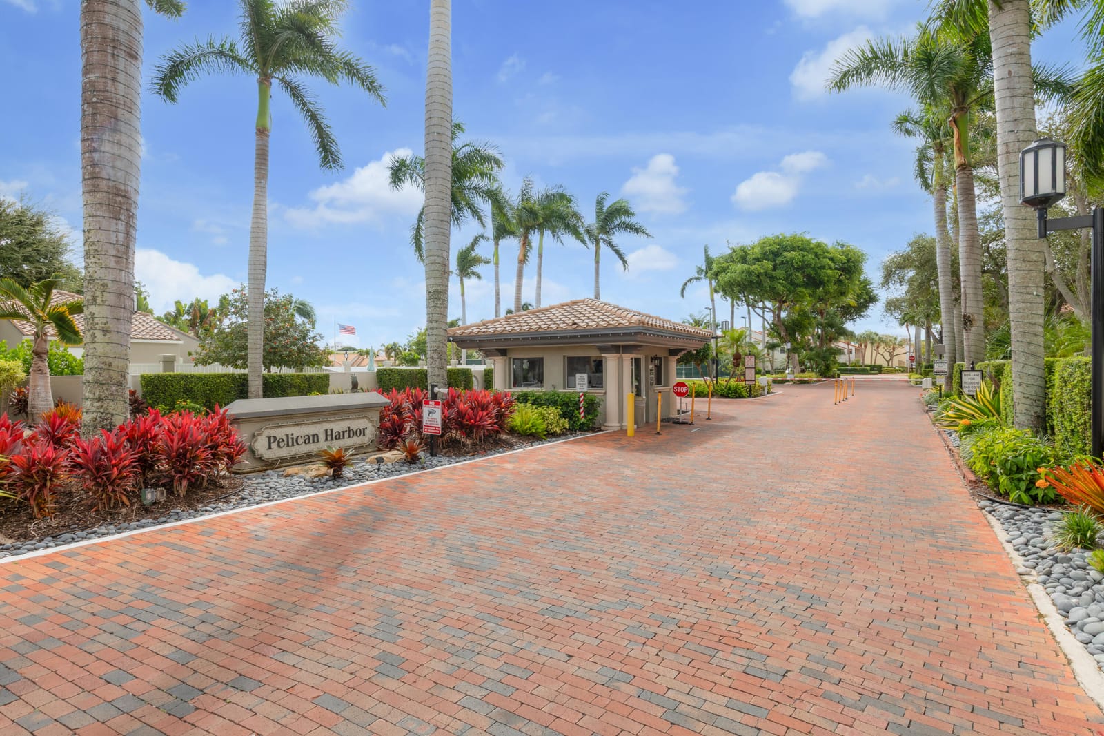 50 Pelican Pointe Drive 204 — photo 2