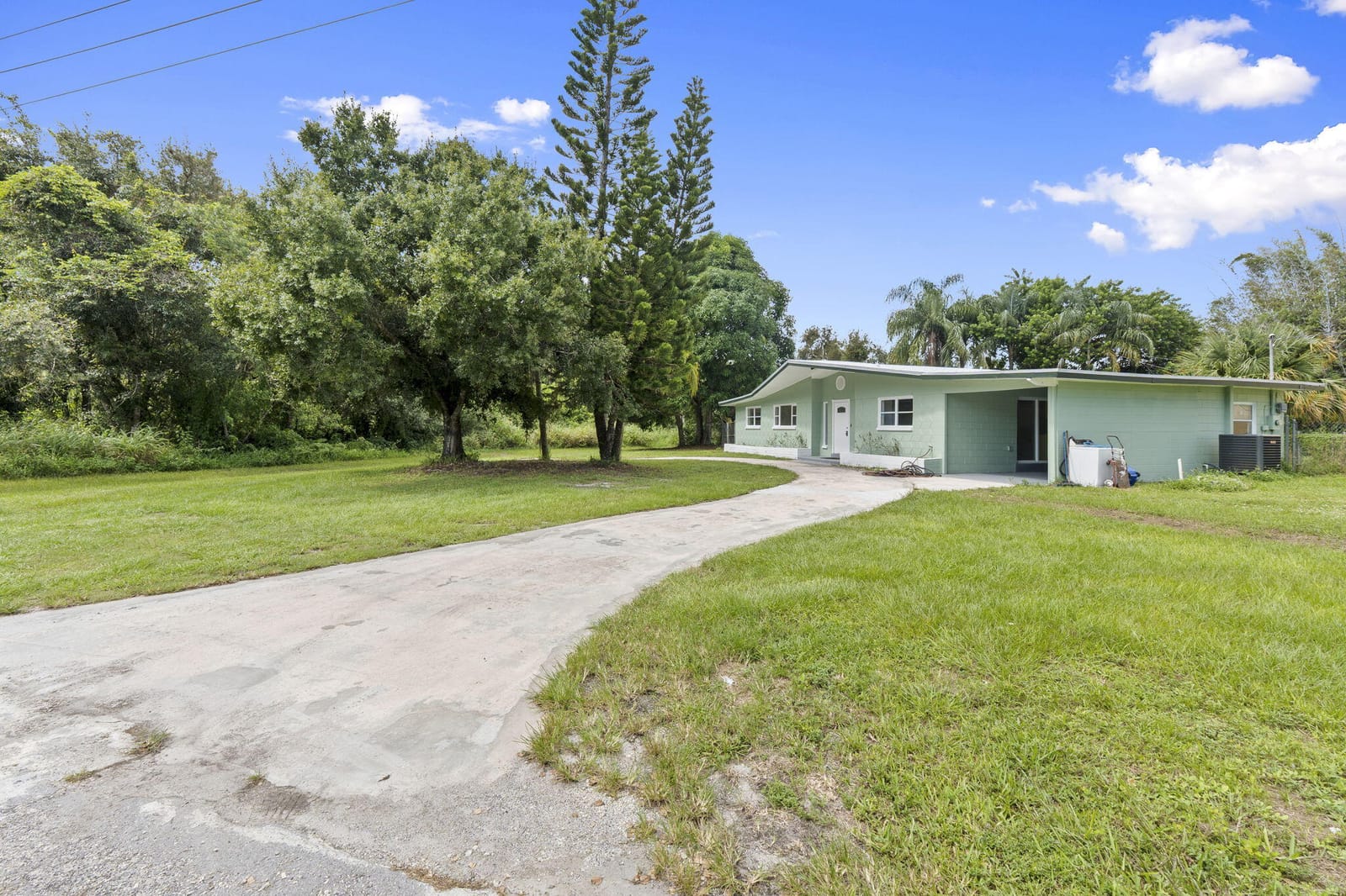 3827 St Marks Drive — photo 4