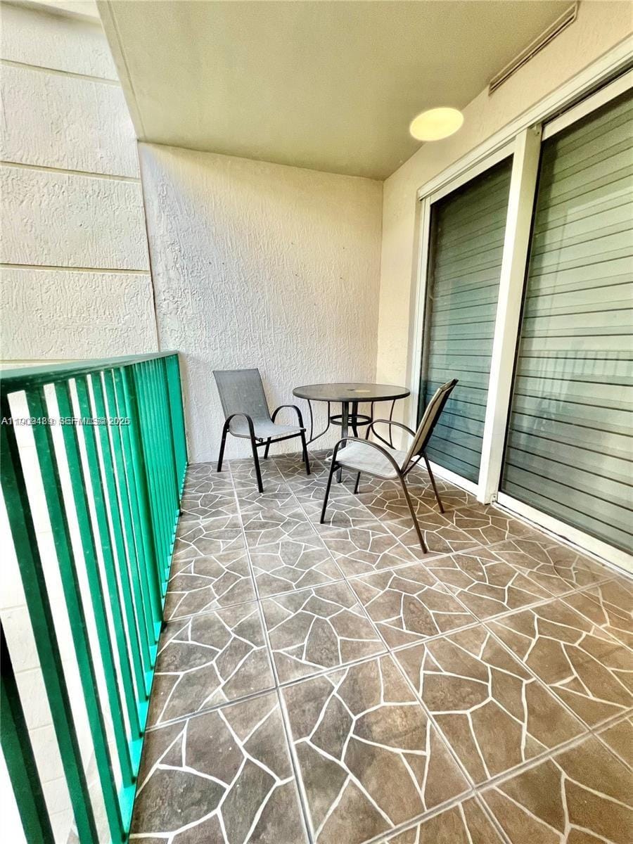 19900 E Country Club Drive 318, Aventura, FL 33180 photo 21