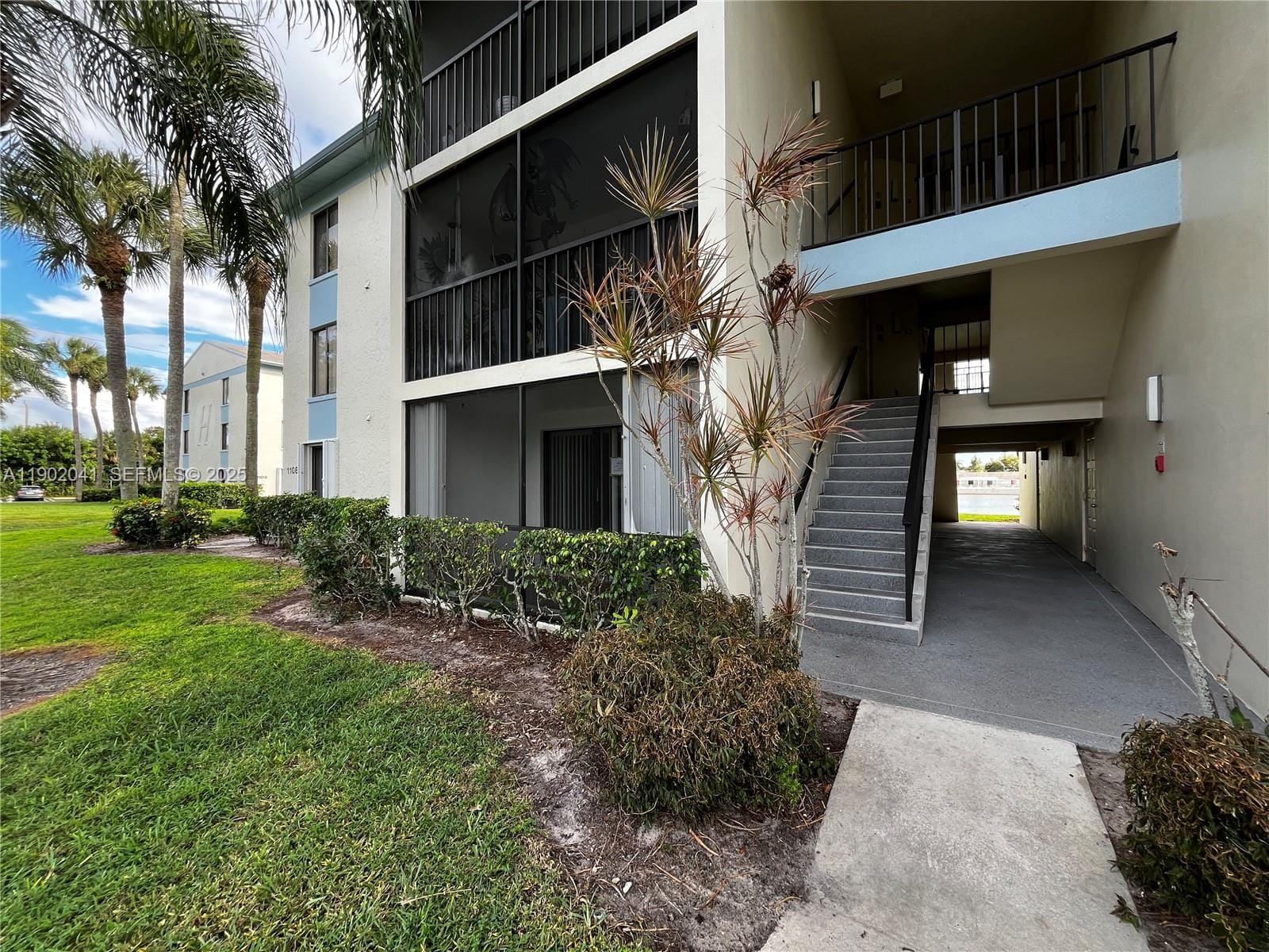 1108 Green Pine Boulevard A1, West Palm Beach, FL 33409 photo 3
