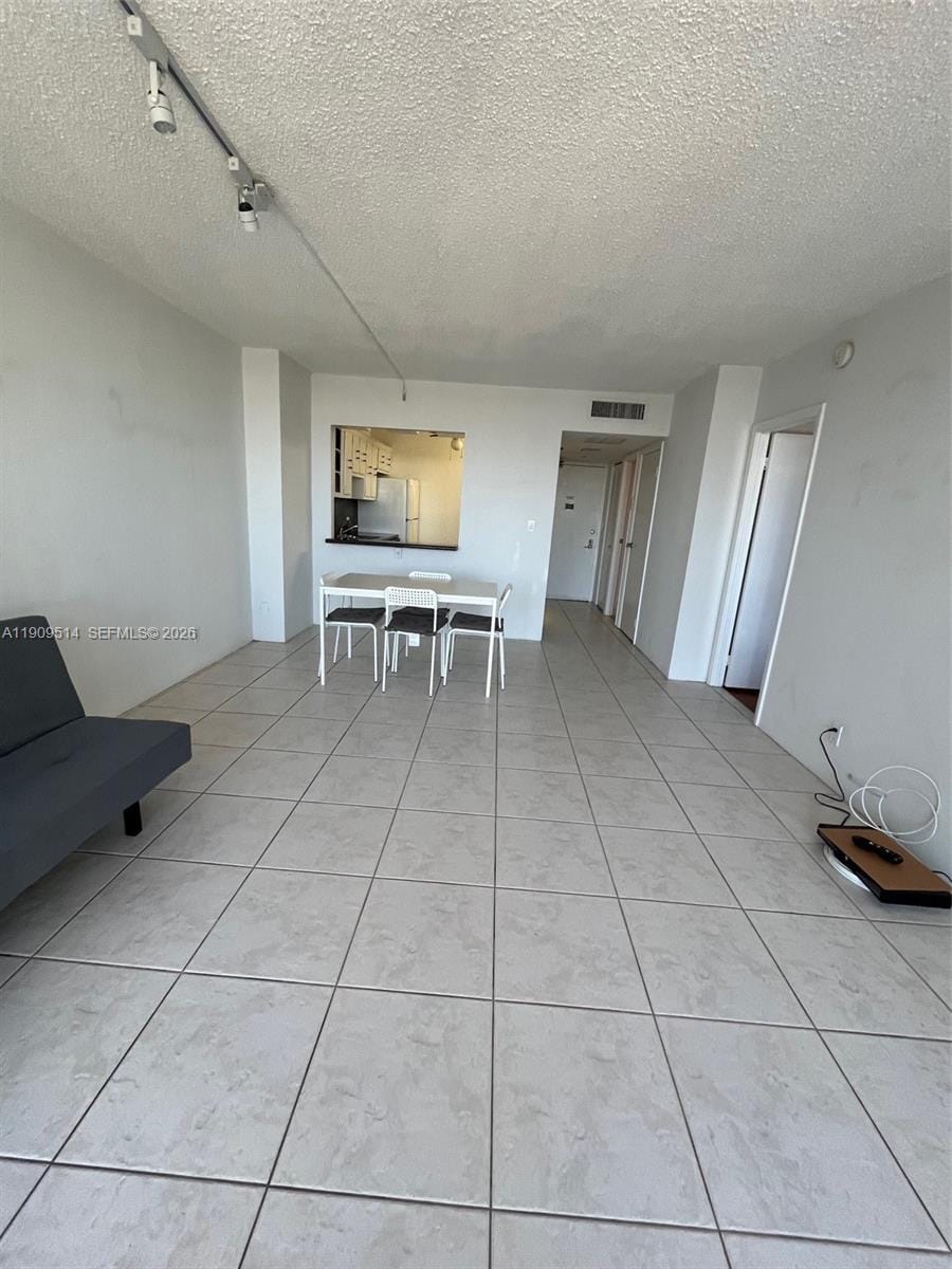 20301 W Country Club Drive 625 — photo 9