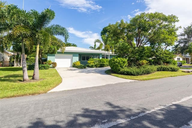 121 SE 7th Street, Pompano Beach, FL 33060