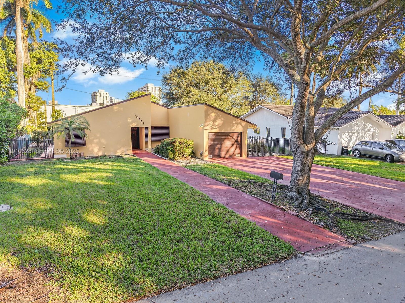 10667 NE 11th Court, Miami Shores, FL 33138 photo 2