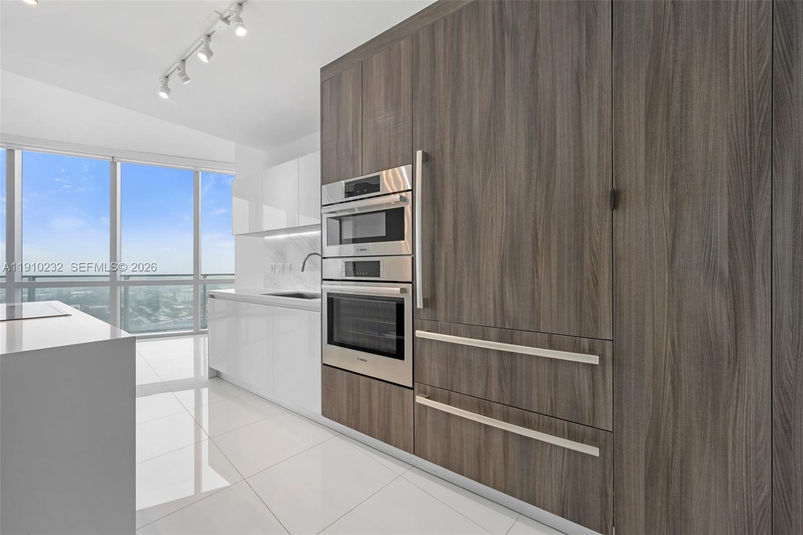 851 NE 1st Avenue 4204, Miami, FL 33132 photo 12