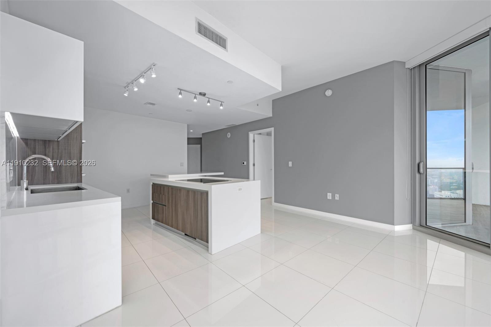 851 NE 1st Avenue 4204, Miami, FL 33132 photo 17