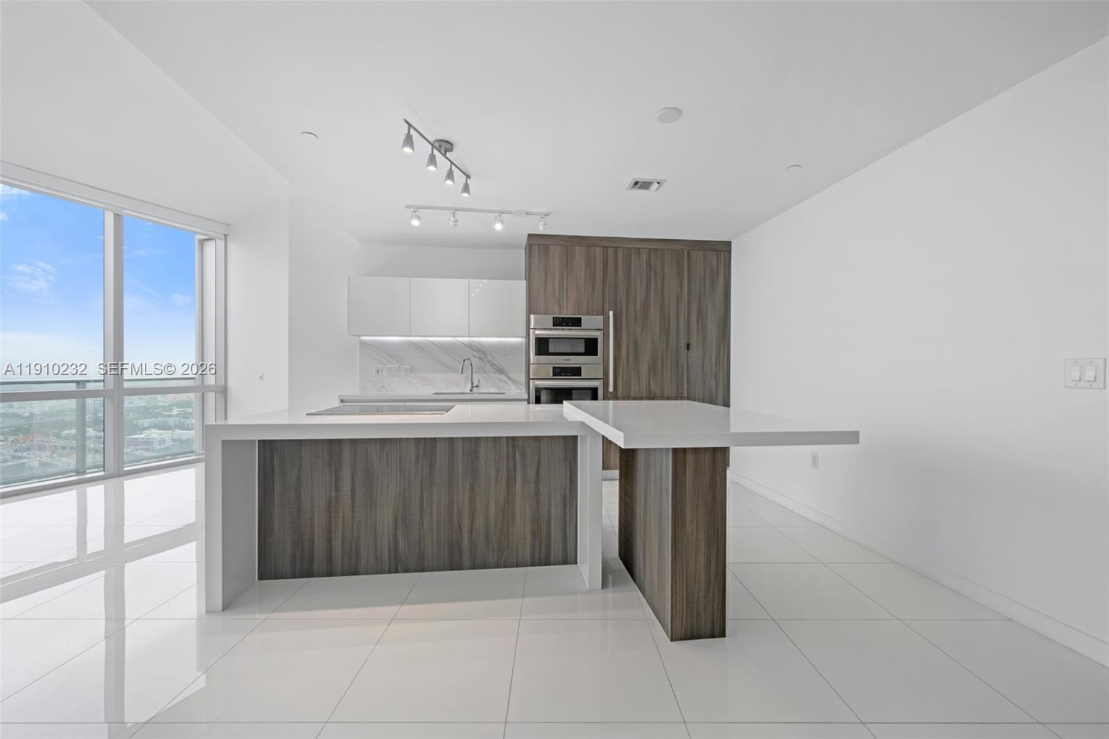 851 NE 1st Avenue 4204, Miami, FL 33132 photo 6