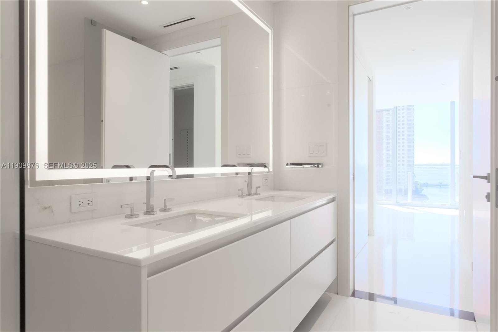 300 Biscayne Blvd Way 1003, Miami, FL 33131 photo 17