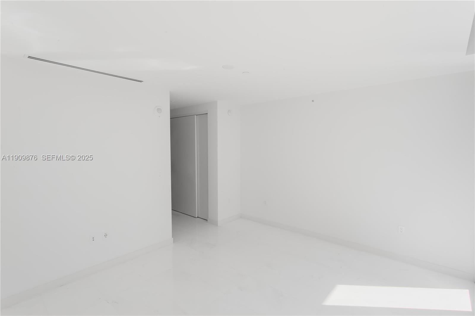 300 Biscayne Blvd Way 1003, Miami, FL 33131 photo 25