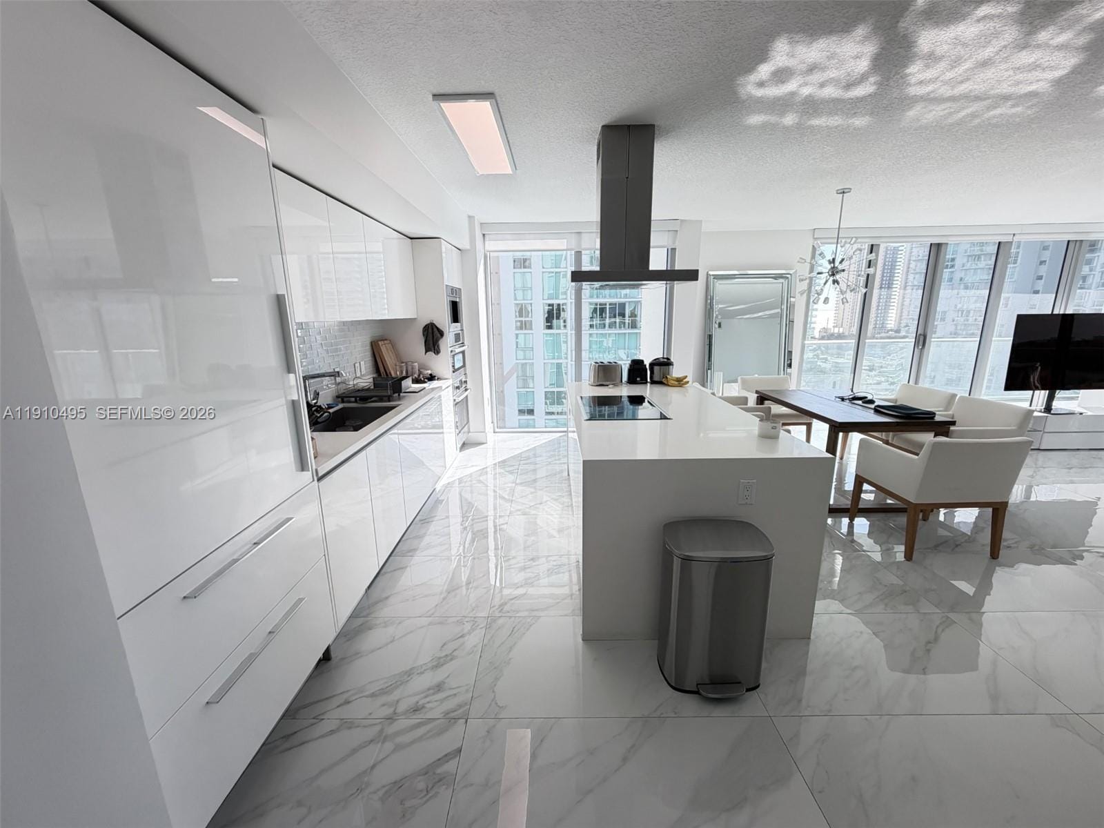 330 Sunny Isles Boulevard 51008 — photo 2