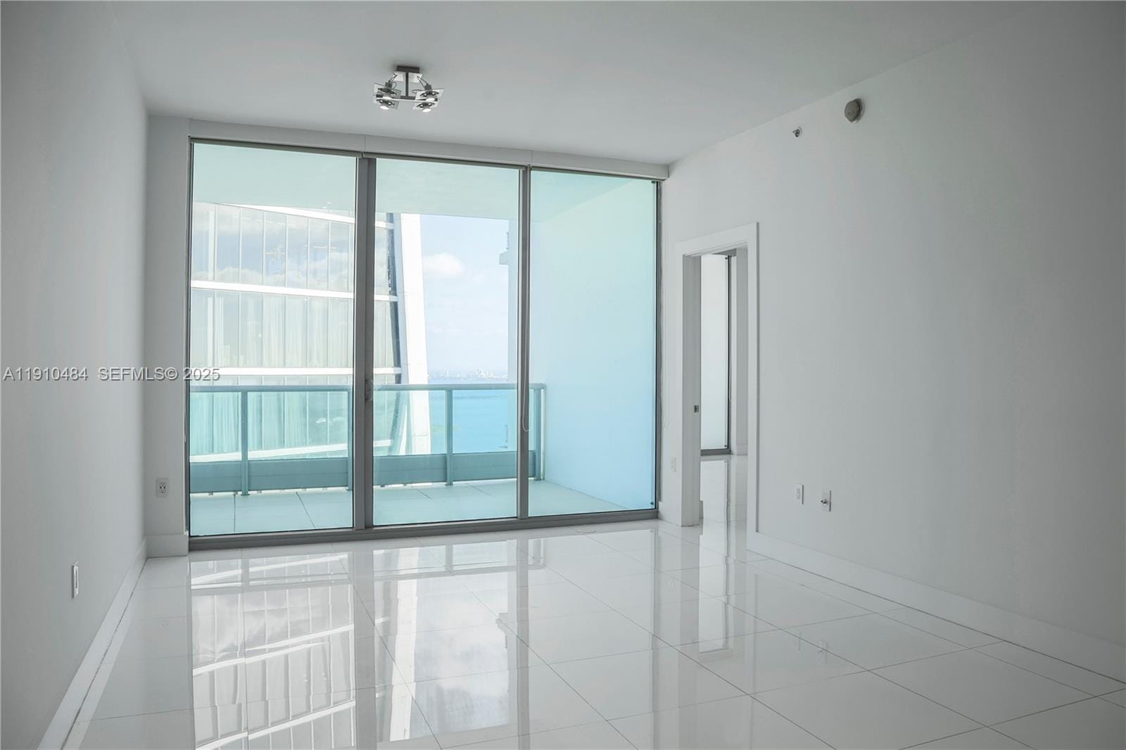 900 Biscayne Boulevard 5610, Miami, FL 33132 photo 2