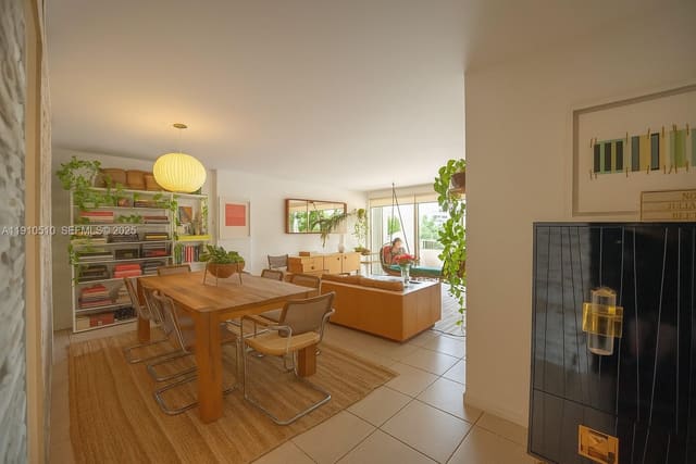 199 Ocean Lane Drive 313, sold in Commodore Club South Cond, Key Biscayne, FL