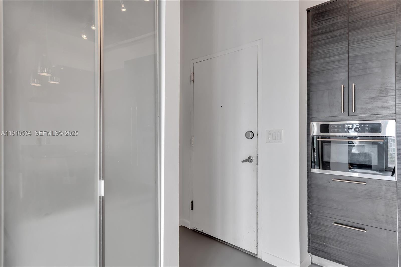 10 SW South River Drive 1509 — photo 7