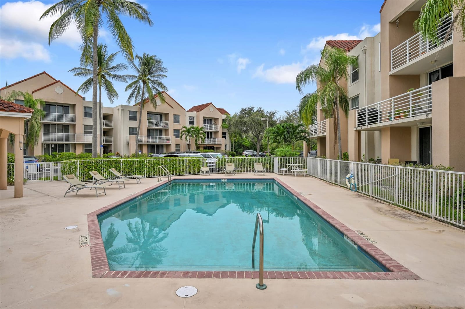 2711 Ocean Club Boulevard 204, Hollywood, FL 33019 photo 27
