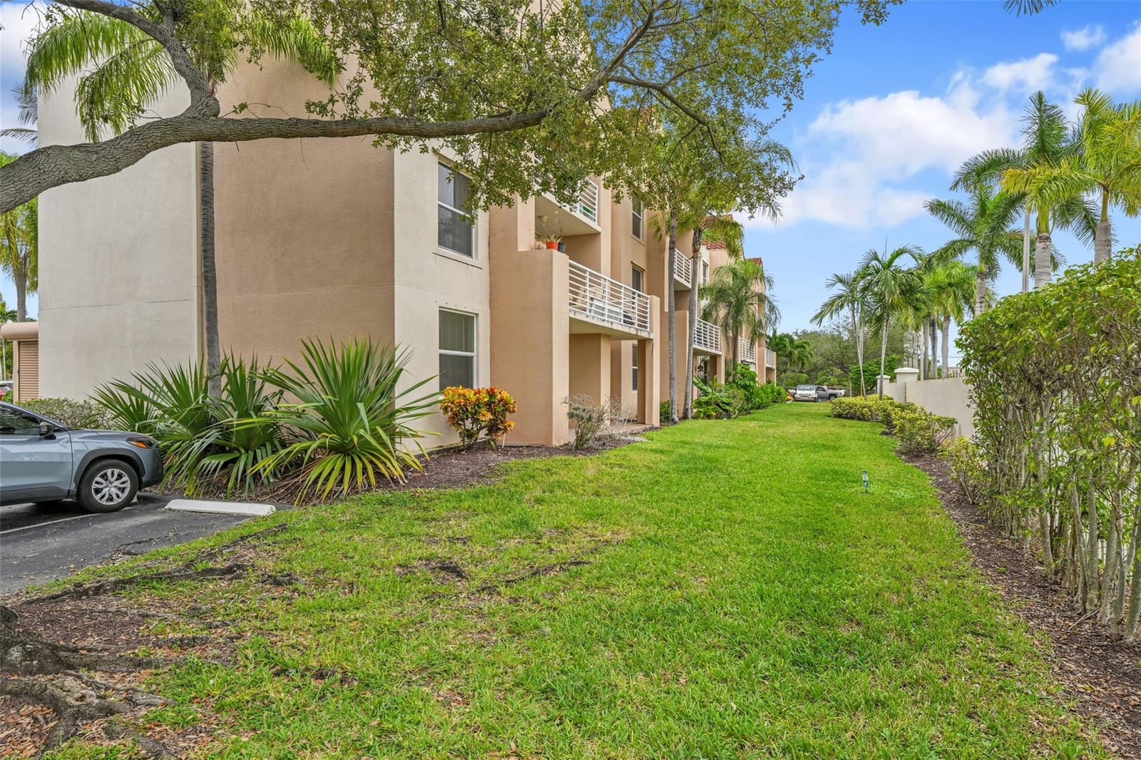 2711 Ocean Club Boulevard 204, Hollywood, FL 33019 photo 28