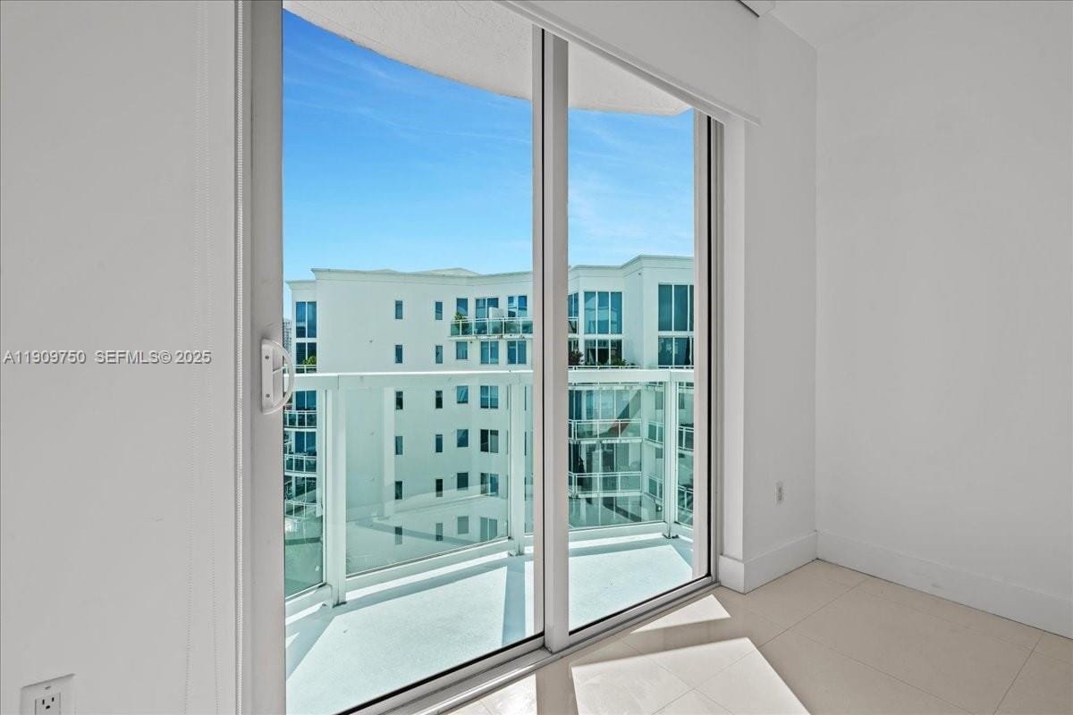 3030 NE 188 Street 604 — photo 11
