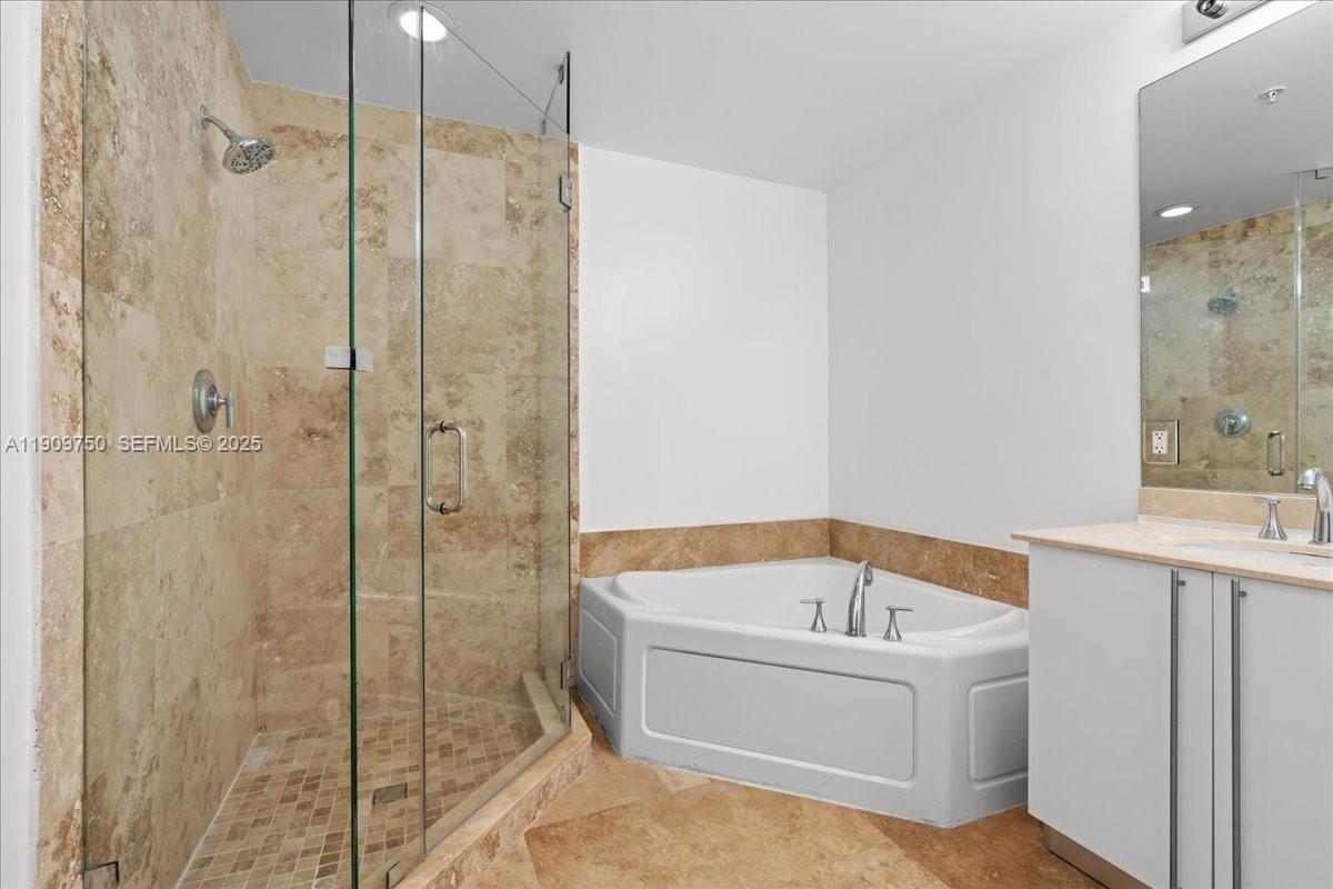 3030 NE 188 Street 604 — photo 12